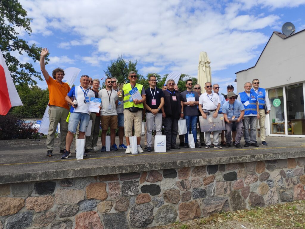 <strong>Zakończyły się Mazury AirShow 2024 – finałem konkursu na celność lądowania</strong>